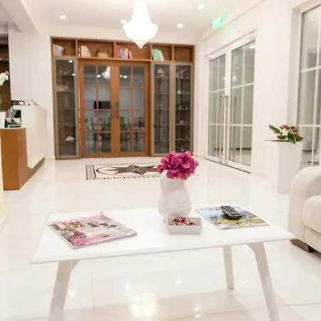 Kalcuni Hotel Sarandë